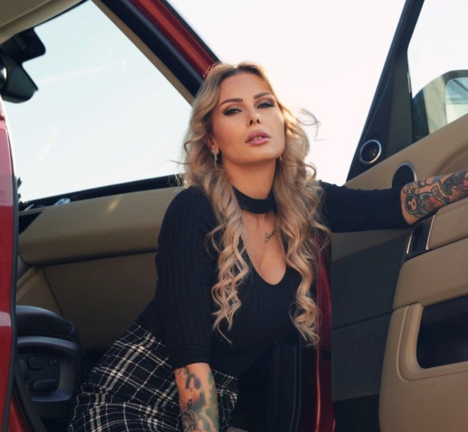 Xania Wet steht auf perversen DirtyTalk