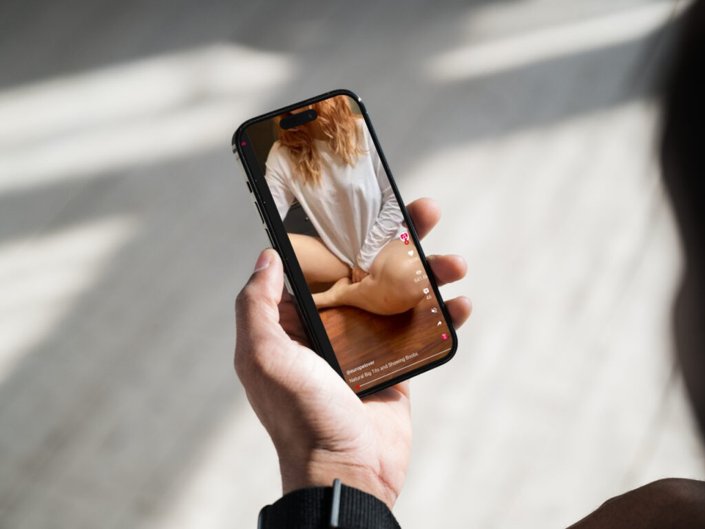 Bezeichnet sich selbst als TikTok Porn App, ist aber keine richtige App: Avrebo